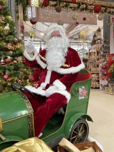 Am 07. Dezember können sich kleine Baumarkt-Besucher beim OBI Raubling ein kleines Geschenk beim Nikolaus abholen. 